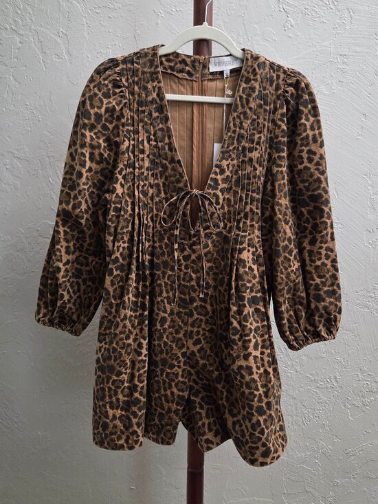 Veveret Pants - R27.‎ Leopard Print Pleated Romper